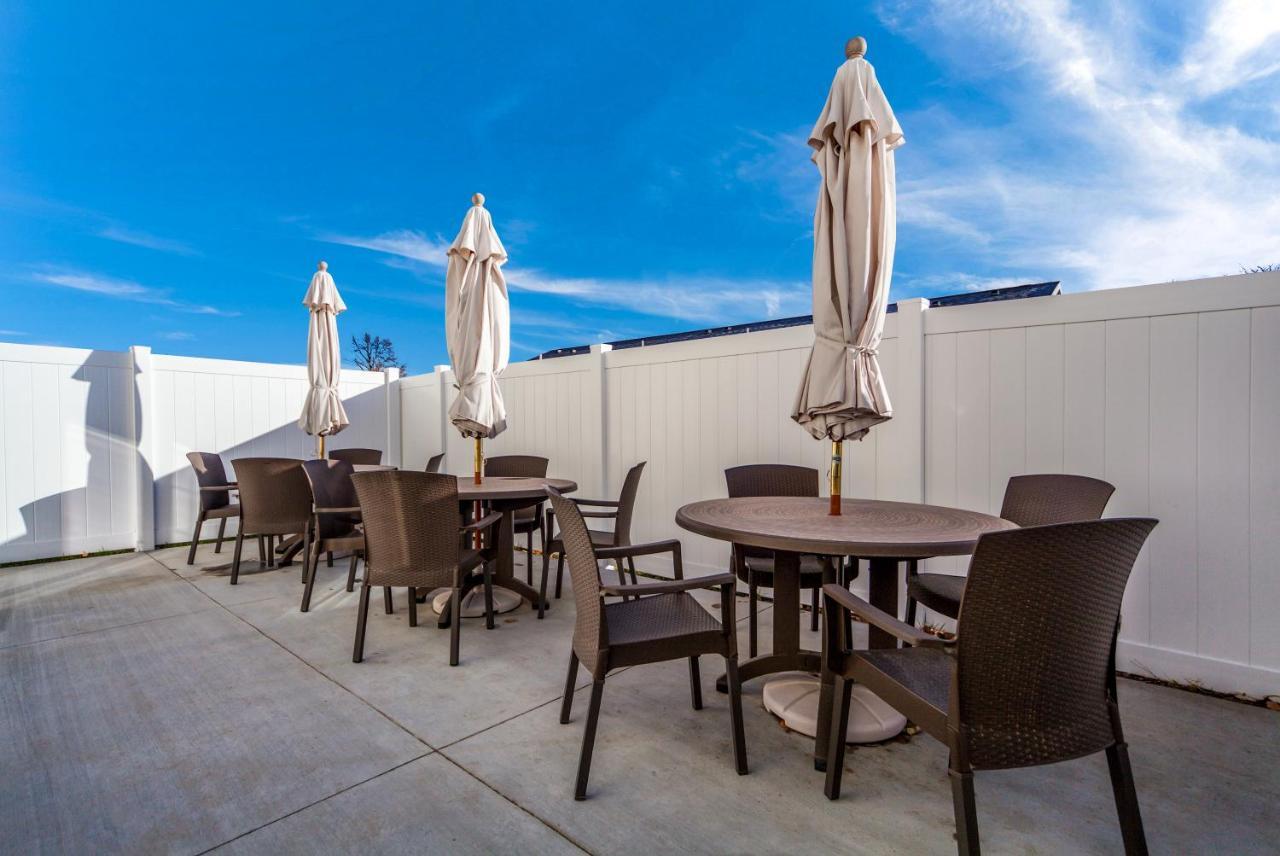 Cobblestone Inn&Suites - Holdrege Buitenkant foto